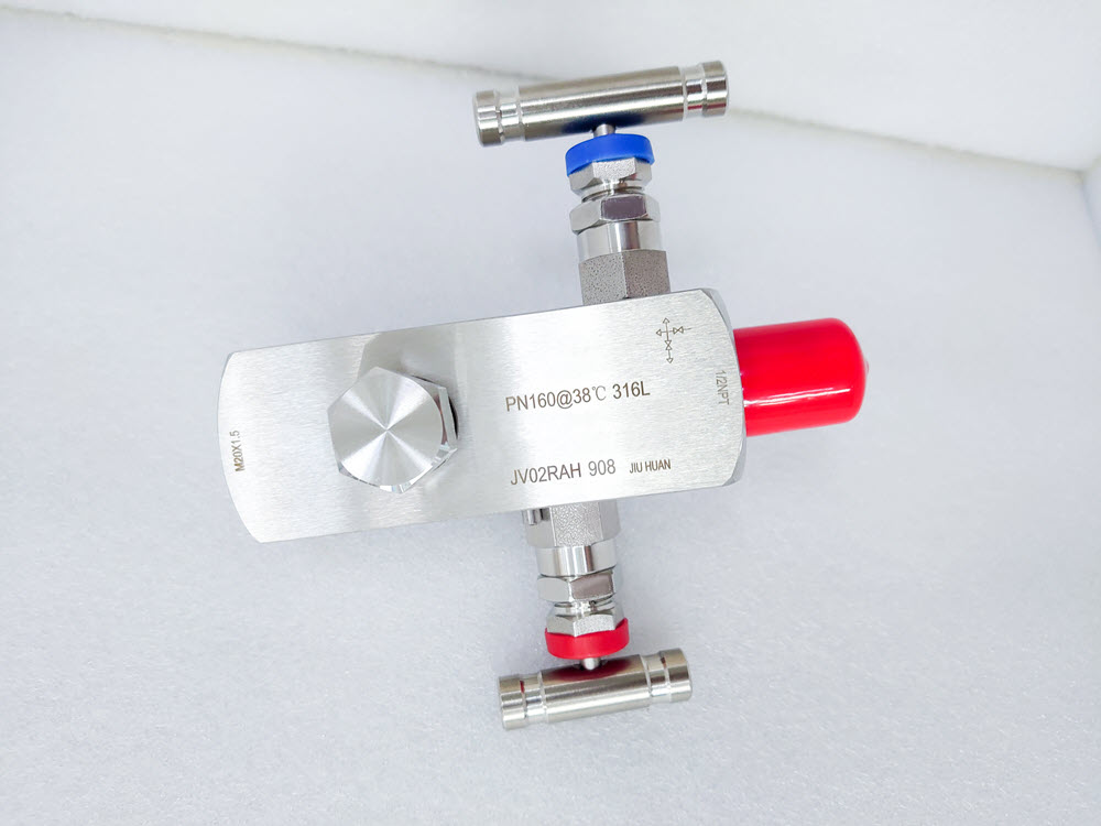 PN160內(nèi)外螺紋針型閥 PN160內(nèi)外螺紋針型閥
