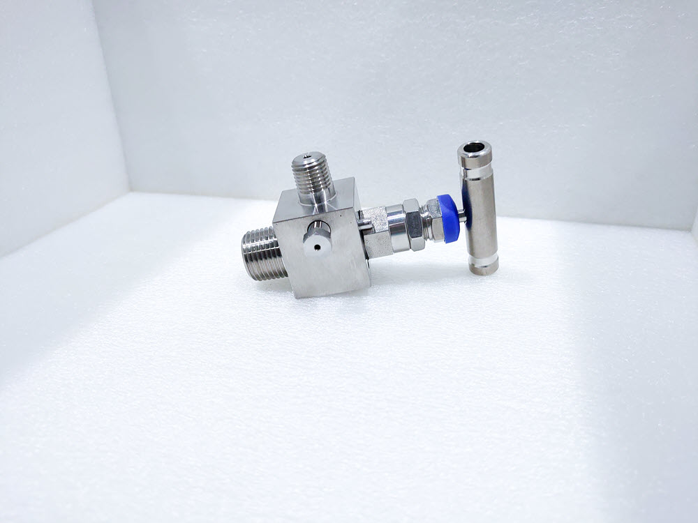 42MPa外螺紋角通針型閥 42MPa外螺紋角通針型閥